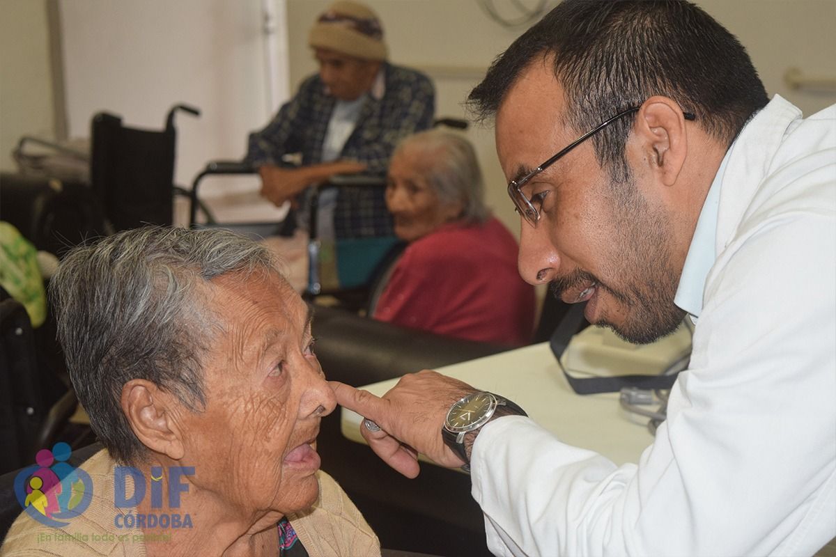 
Lleva DIF apoyo para la vista a adultos mayores de Huehuetlán 
