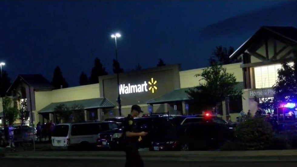 Tiroteo en Walmart de Oklahoma deja tres muertos, incluido el presunto atacante
