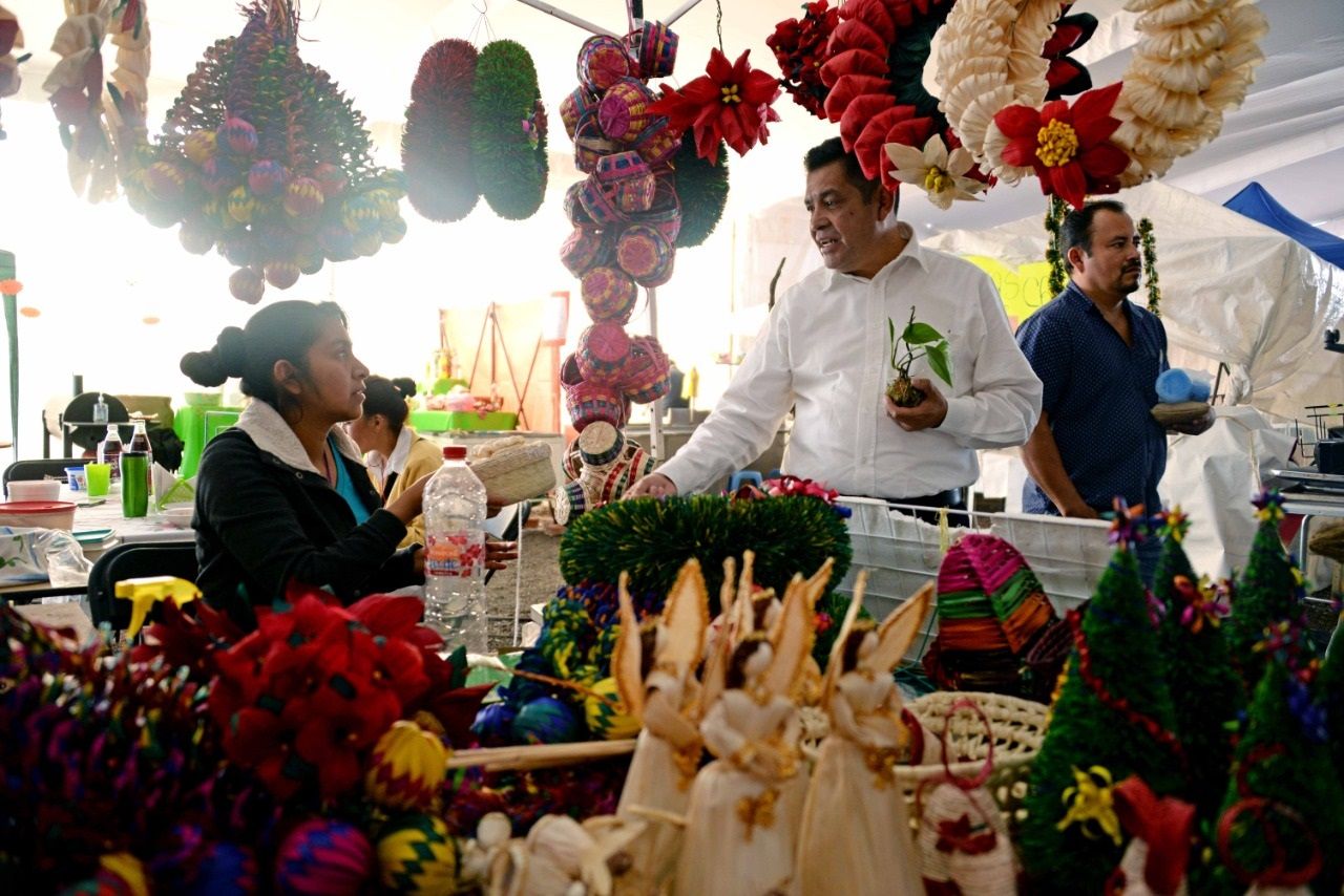 
Instalan bazar navideño en Nezahualcóyotl