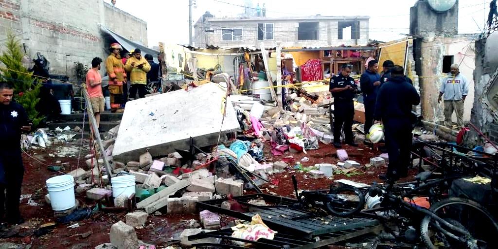 Fallecen dos personas por explosión en Tultepec