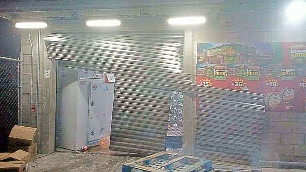 Sujetos armados asaltan una tienda de Aurrerá Express