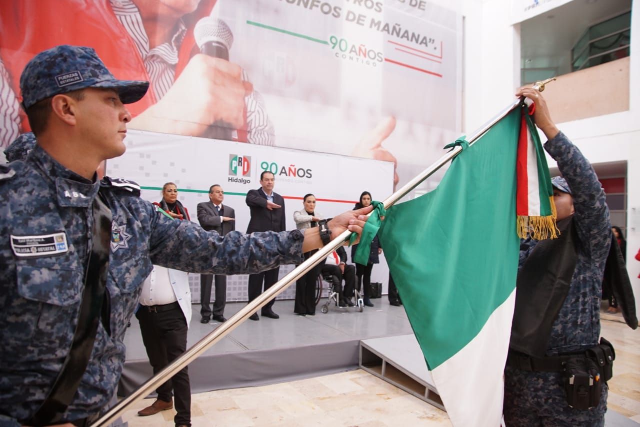 Realizan honores a la bandera en el PRI Hidalgo 