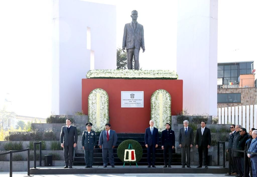 Alfredo del Mazo encabeza ceremonia por el aniversario luctuoso del ex gobernador Alfredo del Mazo Vélez