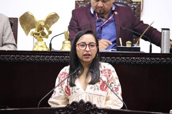 Diputada acusada de traicionar a Morena, desacató orden judicial