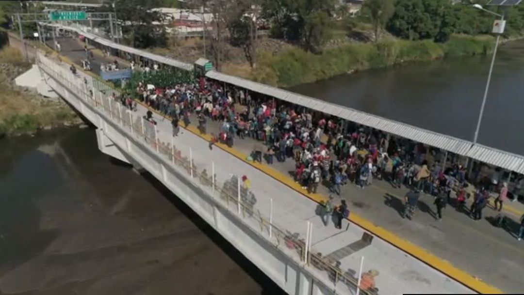Migrantes centroamericanos intentan cruzar la frontera México-Guatemala
