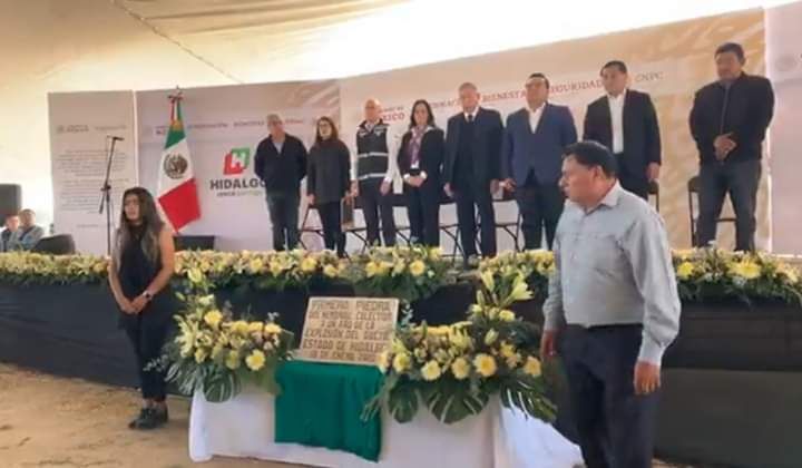 Gobierno federal coloca primera piedra de memorial en recuerdo de la explosión de Tlahuelilpan