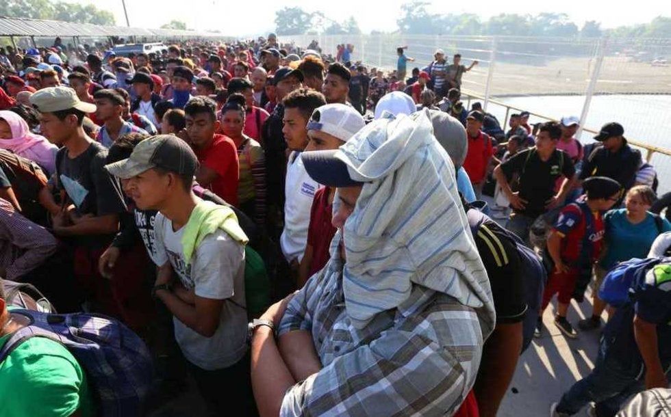 Caravana Migrante tiene ’ingreso controlado’ a México desde Chiapas