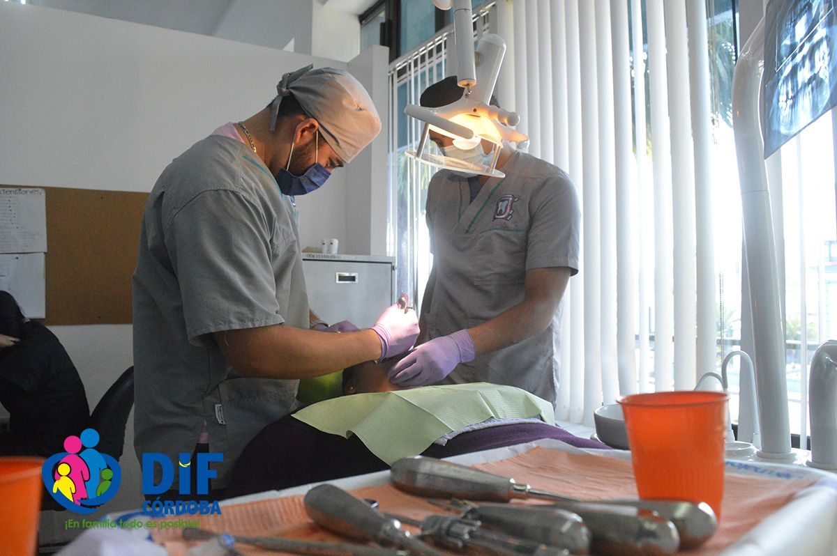 Arranca DIF campañas de prótesis e implantes bucales