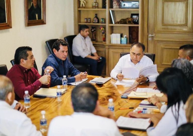 Reafirma el gobernador Astudillo compromiso con trabajadores del Cobach 