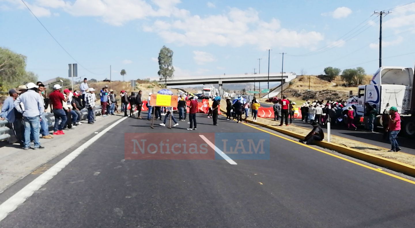 Habitantes de San Jeronimo Texcoco Bloquean la carretera, Texcoco-Calpulalpan