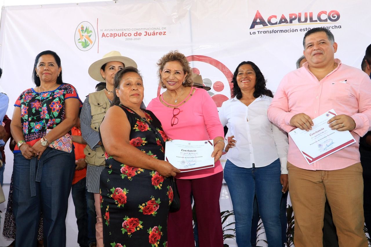 Cumple Adela Román a habitantes de la zona rural de Acapulco y entrega obras prioritarias 