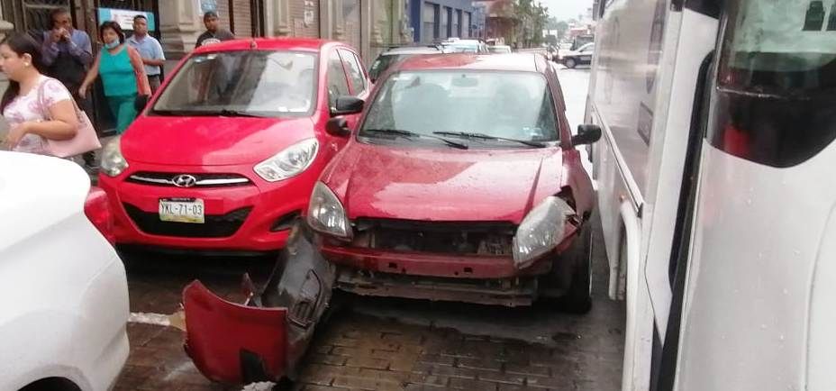 Chevy ocasiona accidente tras corte de circulación.
