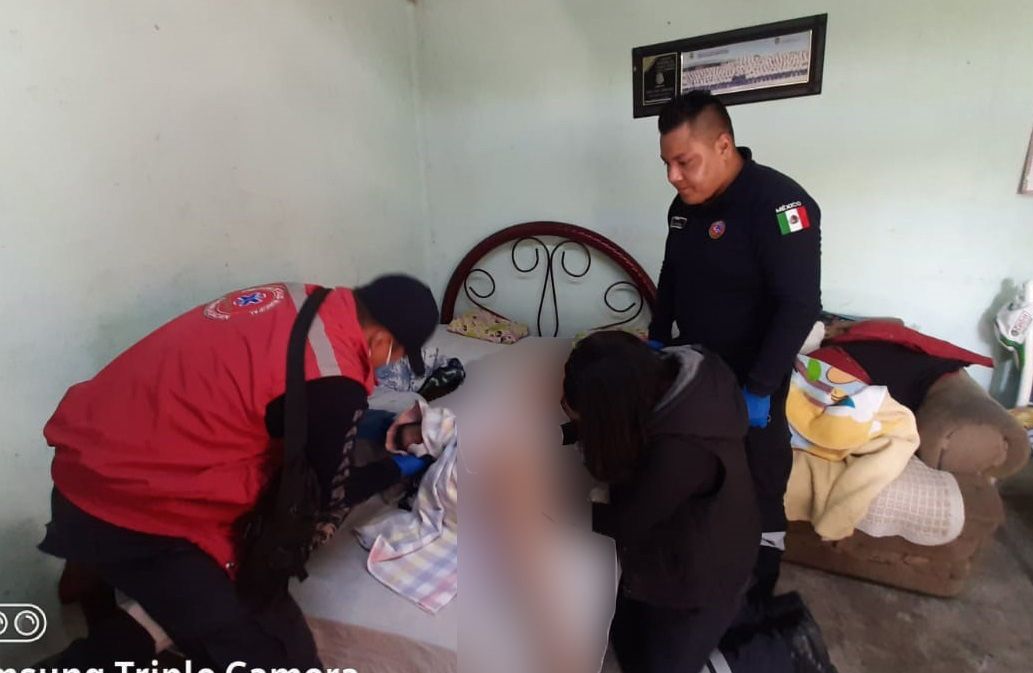 Policías de Chimalhuacán atienden parto fortuito, mamá y bebé se reportan bien