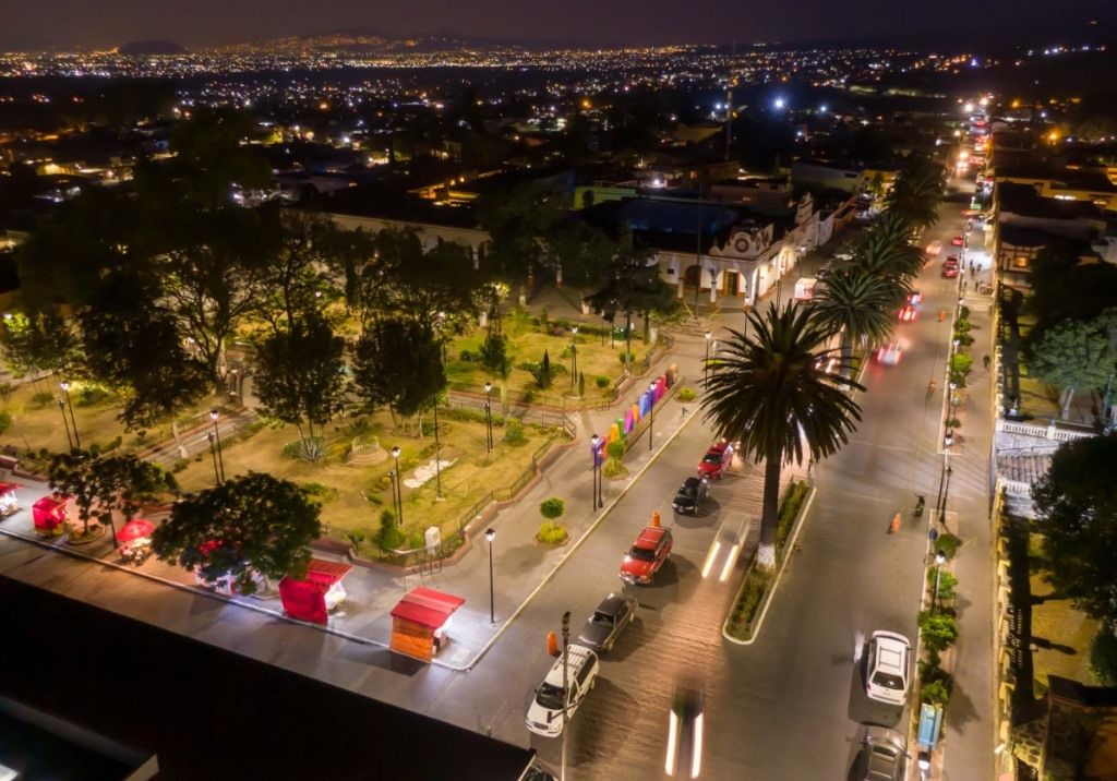 El GEM transforma imagen urbana de Tlalmanalco con cableado subterráneo y nuevo alumbrado público