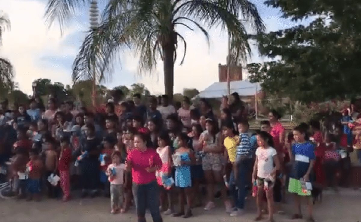 VIDEO: Niñas y niños agradecen a ’El Mencho’ por entrega de dulces y juguetes en la costa de Jalisco
