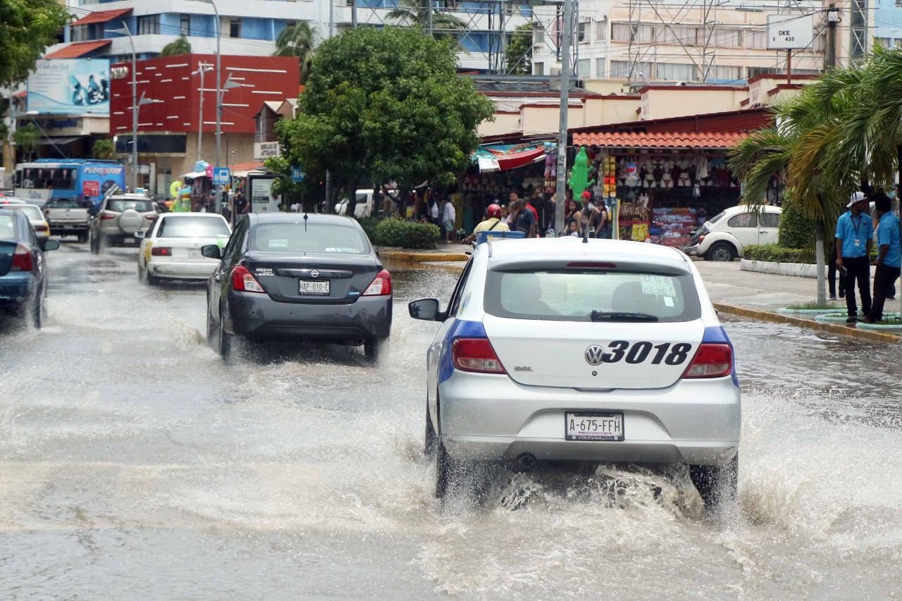 Persisten lluvias por ’Enrique’ en Acapulco; reportan 10 árboles caídos, 6 deslaves, inundaciones y 2 rescates acuáticos 