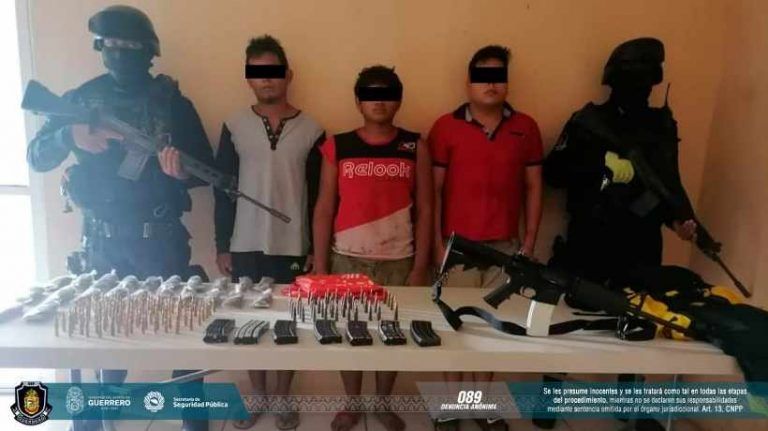 Caen tres con armas, munición y droga en Acapulco
