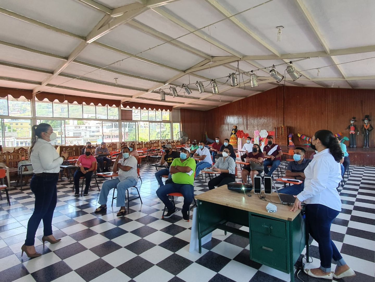 Reciben trabajadores del DIF, curso de Educación Vial