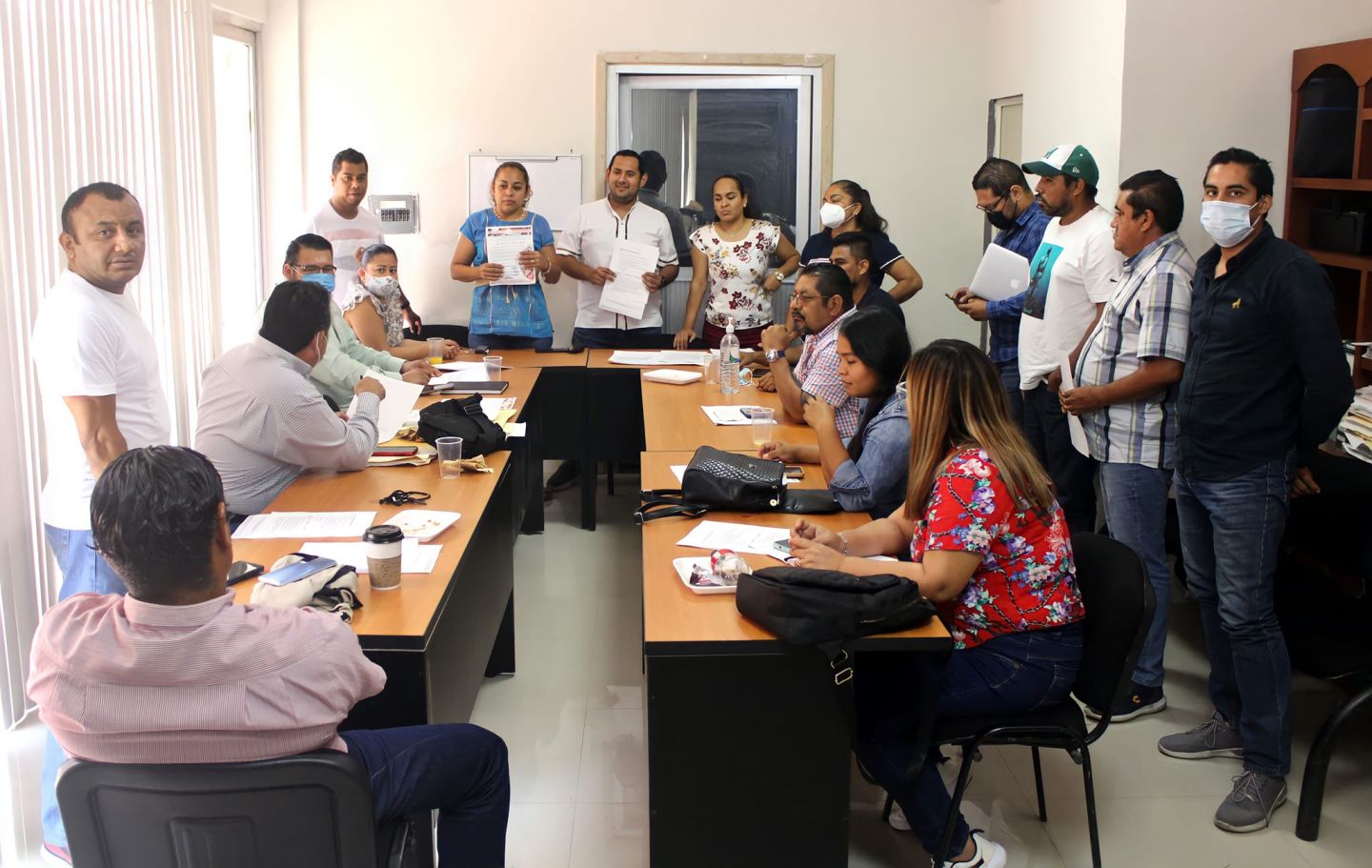 Yoloczin Domínguez mantiene mesas de trabajo para atender familias acapulqueñas