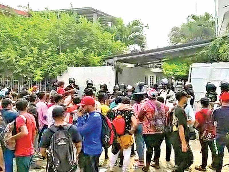 Oficinas migratorias, sin fecha de apertura