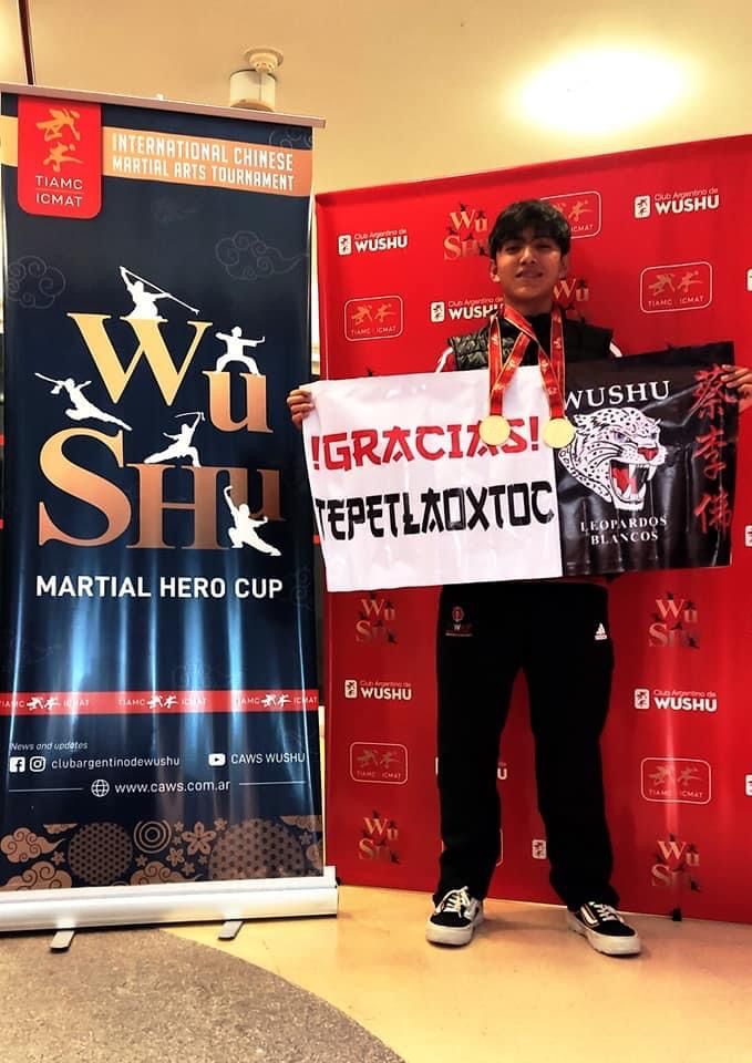 Joven de Tepetlaoxtoc obtiene dos medallas de oro en Copa Internacional de Wushu realizada en Argentina
