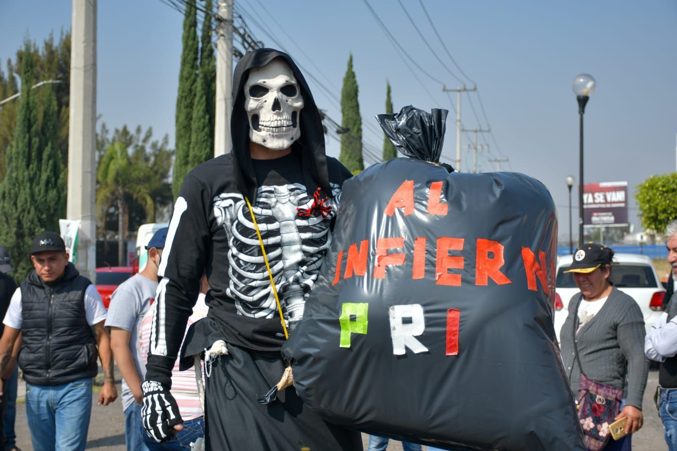 #En Neza sepultaron simbólicamente al PRI en Día de Muertos