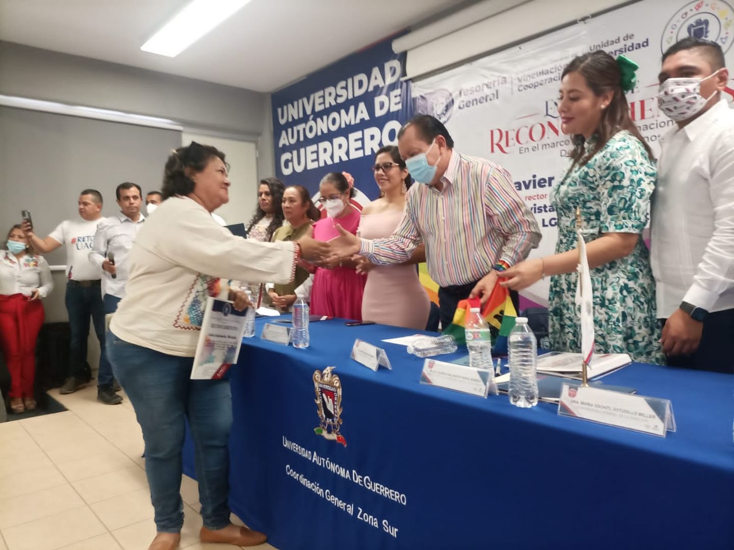 Entregan reconocimientos a defensores de los derechos humanos y actividades de la población LGTBTTI en Guerrero
