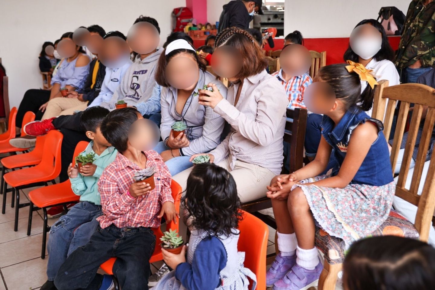 Familias guerrerenses apadrinan a niños de casa hogar del DIF Guerrero
