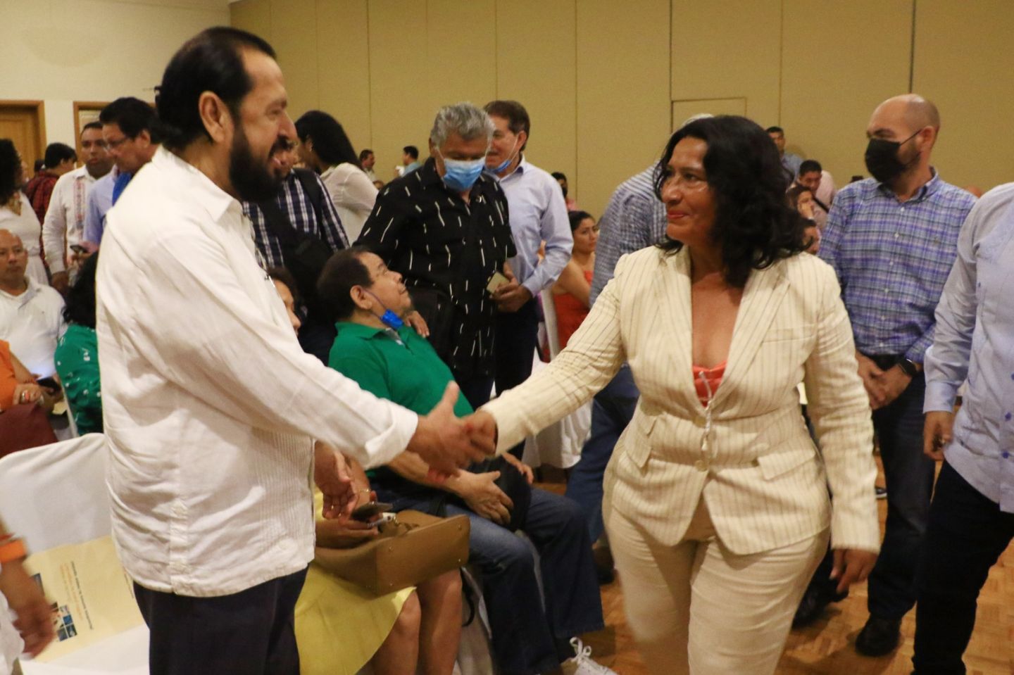 Se tienen que generar economías junto a los empresarios: Abelina López
