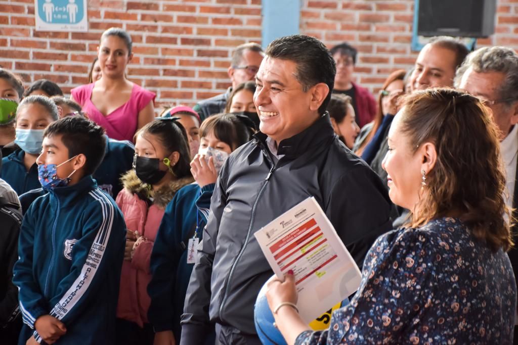 Tony Rodríguez fortalece y dignifica la educación en Tlalnepantla 
