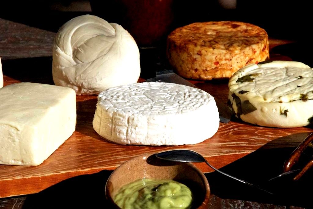 Ofrecen degustación de quesos mexiquenses a visitantes de Punto México