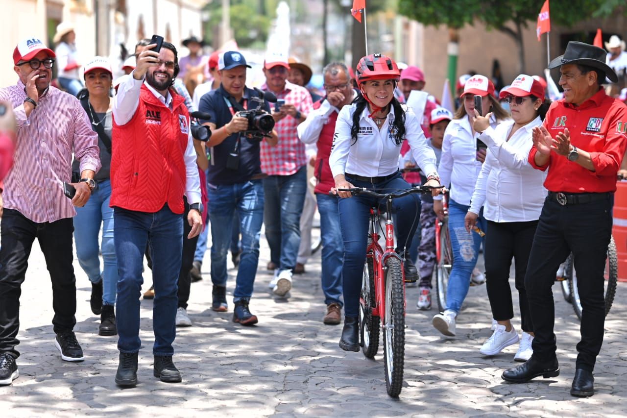 #Ale Del Moral  cierra campaña en bici y a caballo en el Estado de México