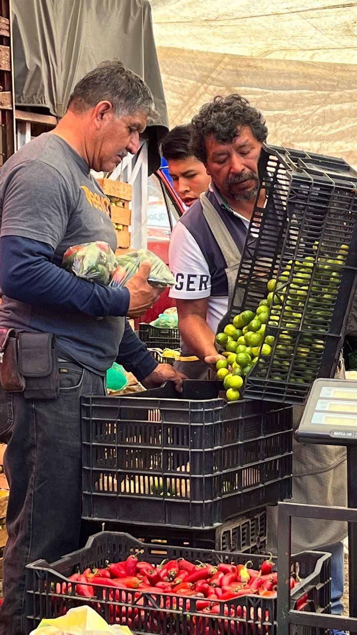 Donan Comerciantes más de dos Toneladas
de Alimento Perecedero Para Grupos Vulnerables.