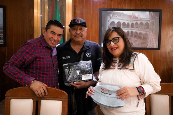 Gobierno de Texcoco hizo entrega de Uniformes y Capotas para Estación de Boleros