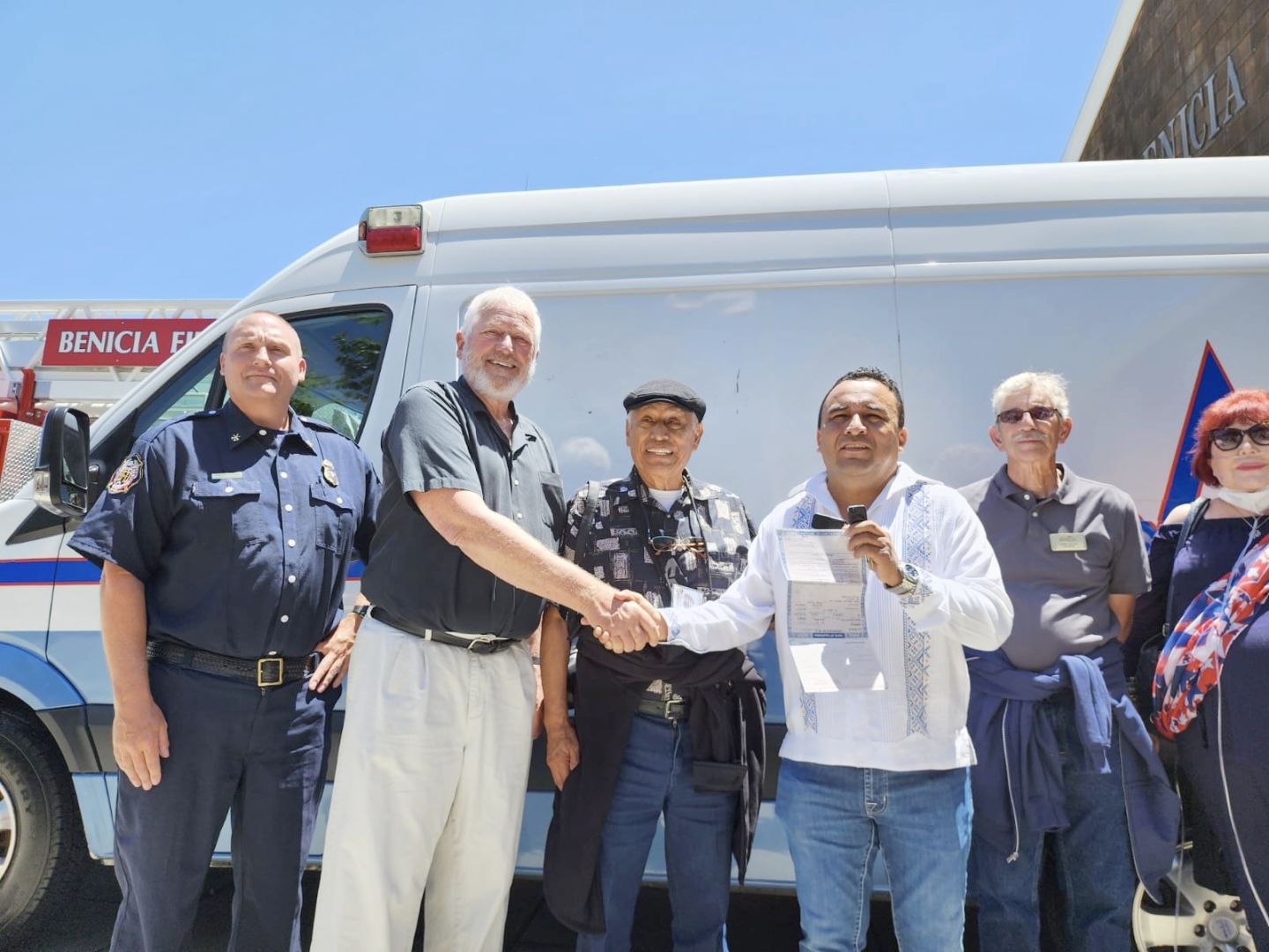 Alcalde de Benicia dona ambulancia a Tula de Allende
