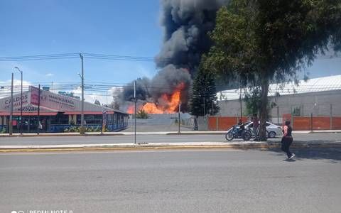 La tarde de este domingo se registró fuerte incendio en presunta fábrica de químicos en Chicoloapan, se reportan solo daños materiales