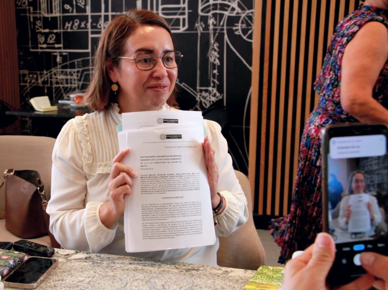 "Reingeniería Administrativa Estatal Generará
Ahorros del 20 por Ciento": Azucena Cisneros.