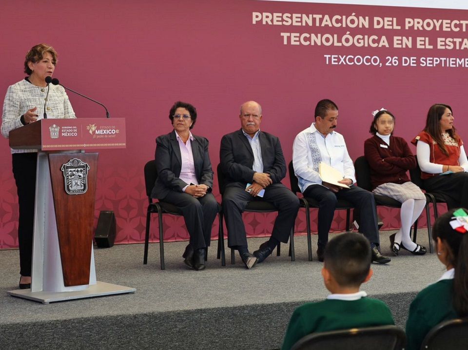 Despliega Gobernadora Delfina Gómez Proyecto de Renovación Tecnológica de Teleplanteles