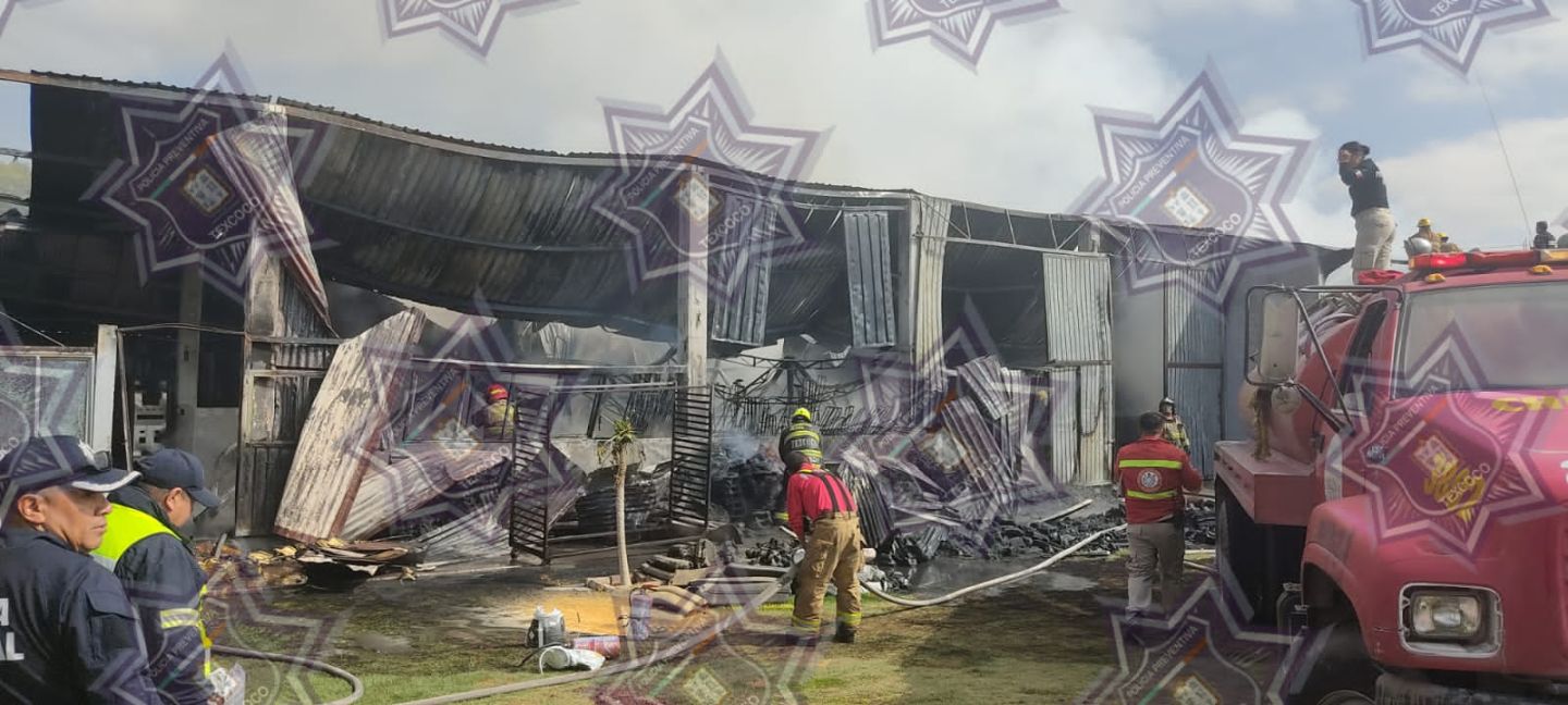 Equipo de contingencias de Texcoco atiende incendio de fábrica de Cuautlalpan