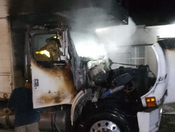 Se incendia camión cañero en Cuitláhuac