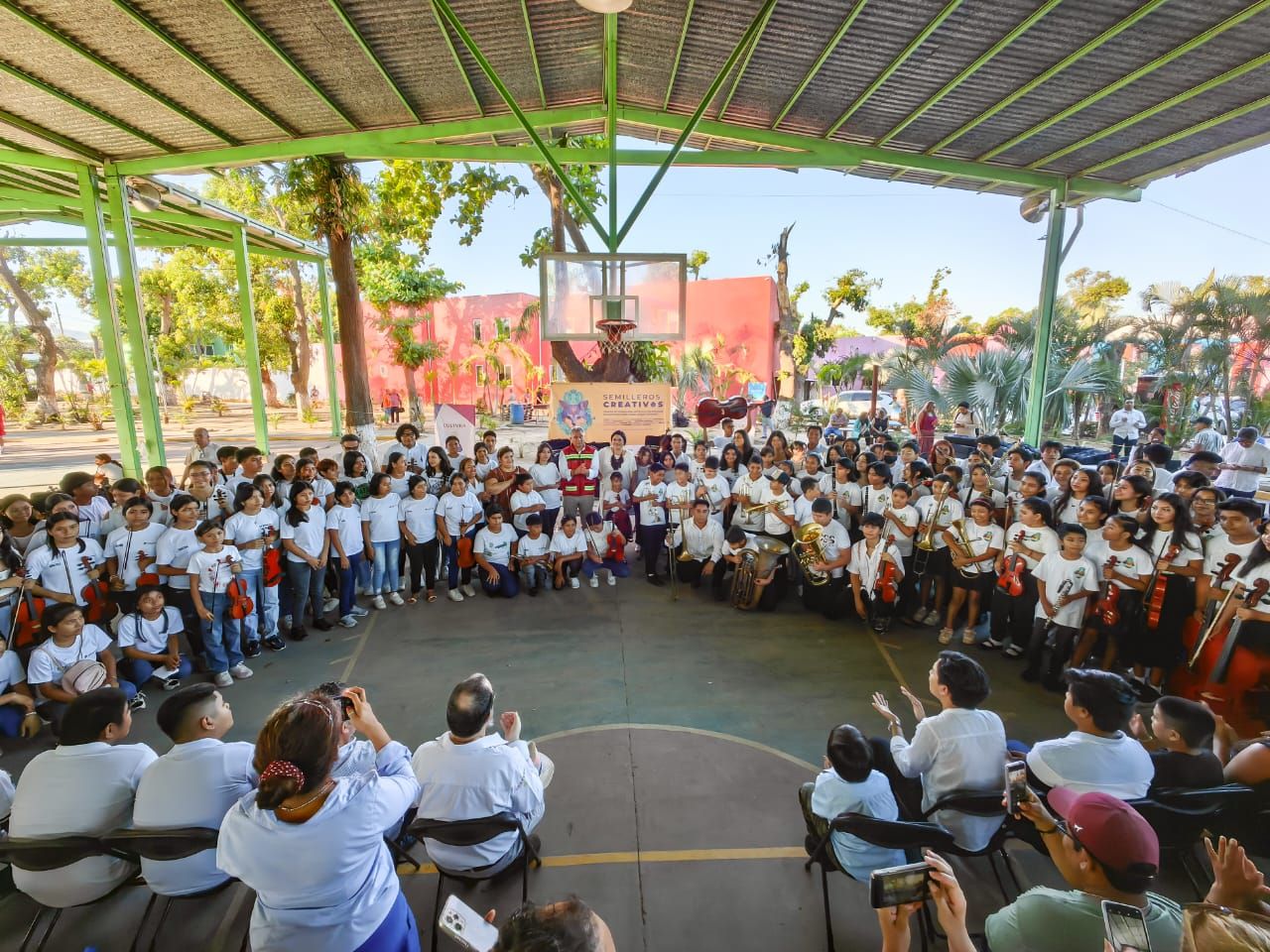 Semilleros Creativos de Música en Acapulco, afectados por el huracán Otis, reciben donación de instrumentos 
