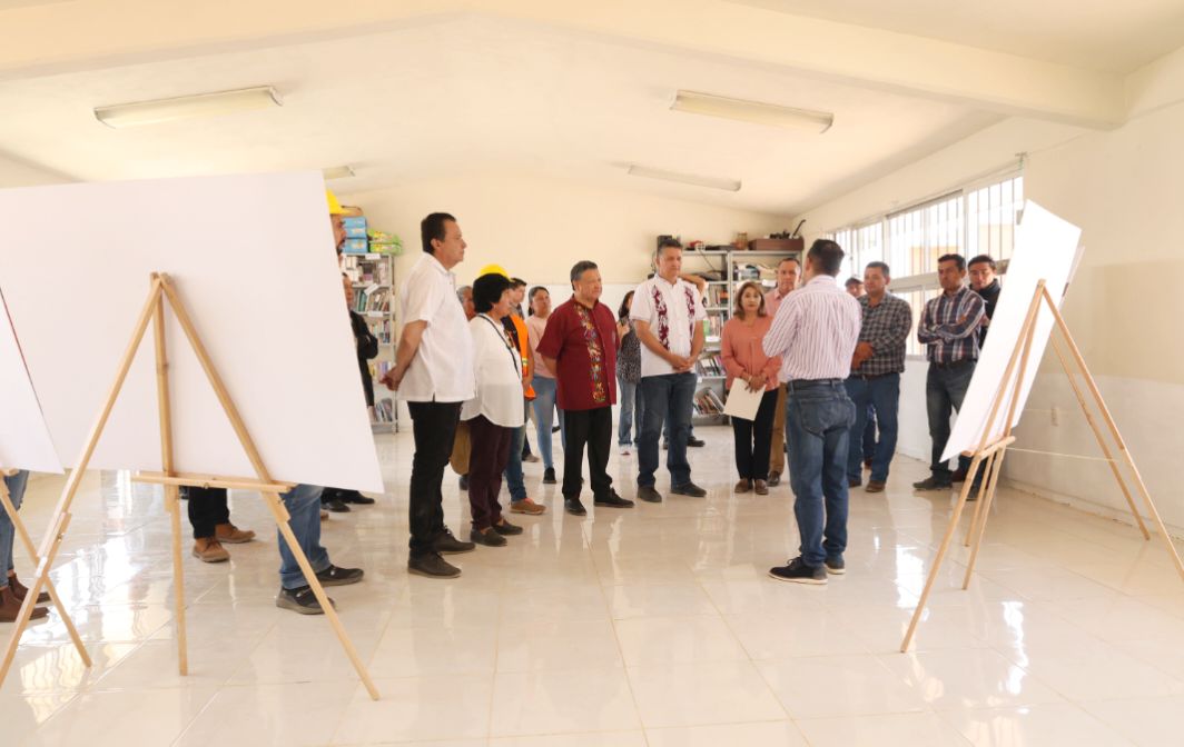 Supervisan construcción de barda perimetral en Telesecundaria de Acaxochitlán