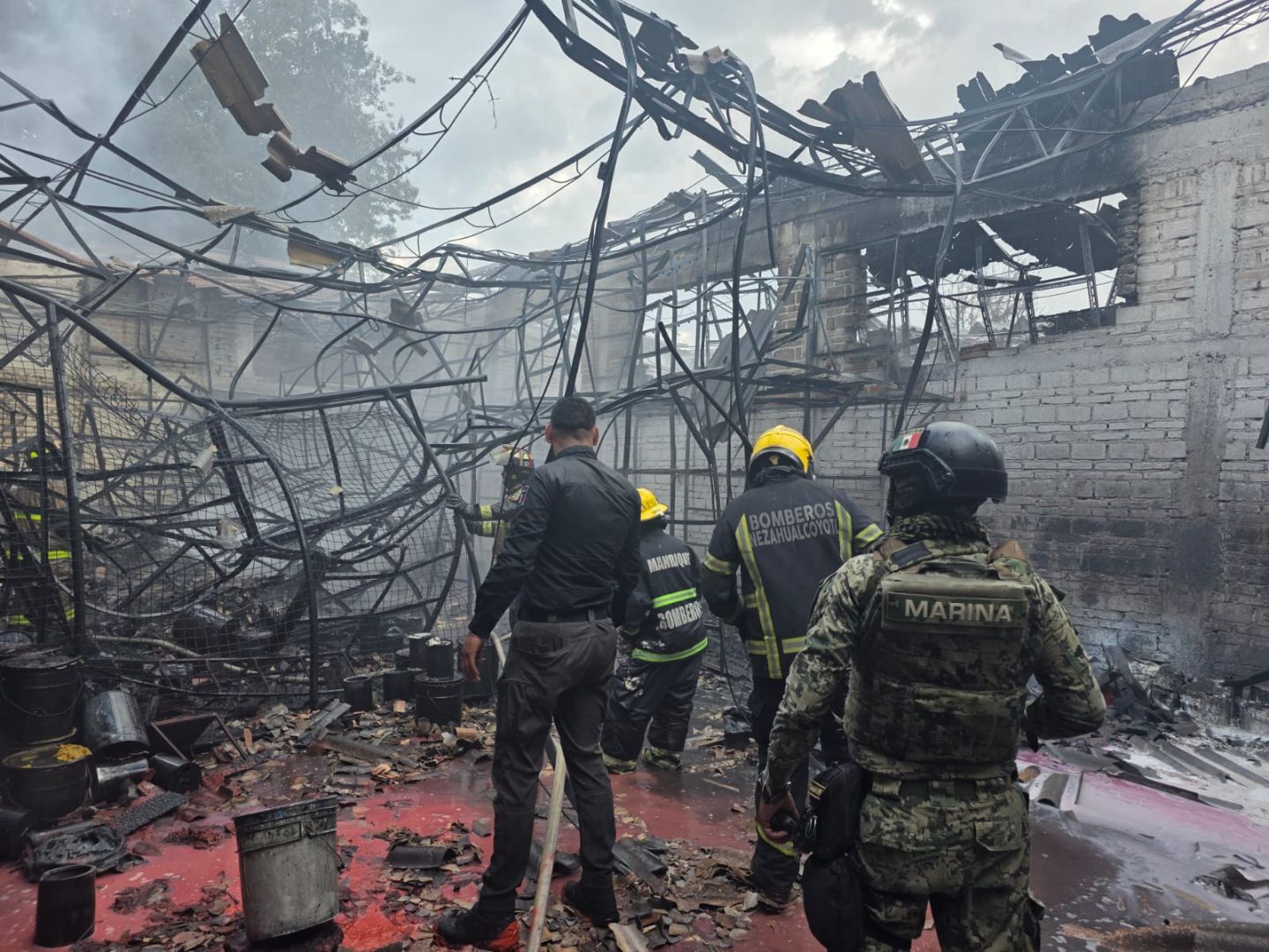 Incendio consumió una fábrica de pinturas en La Paz, no hubo lesionados