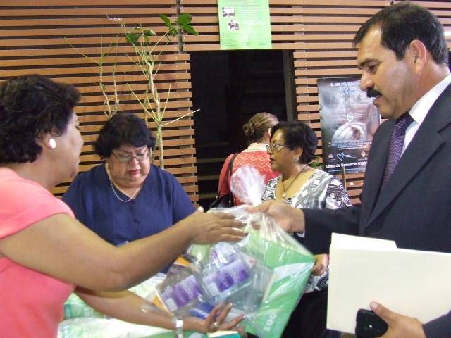 Entregan materiales administrativos a supervisores y jefes de sector en Texcoco