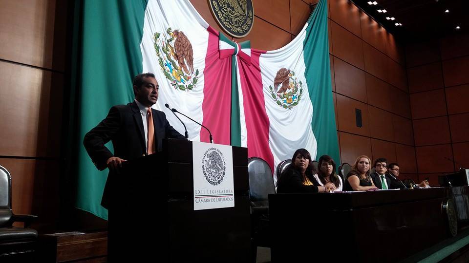 Isidro Moreno invitó a los jóvenes a fortalecer la democracia en México
