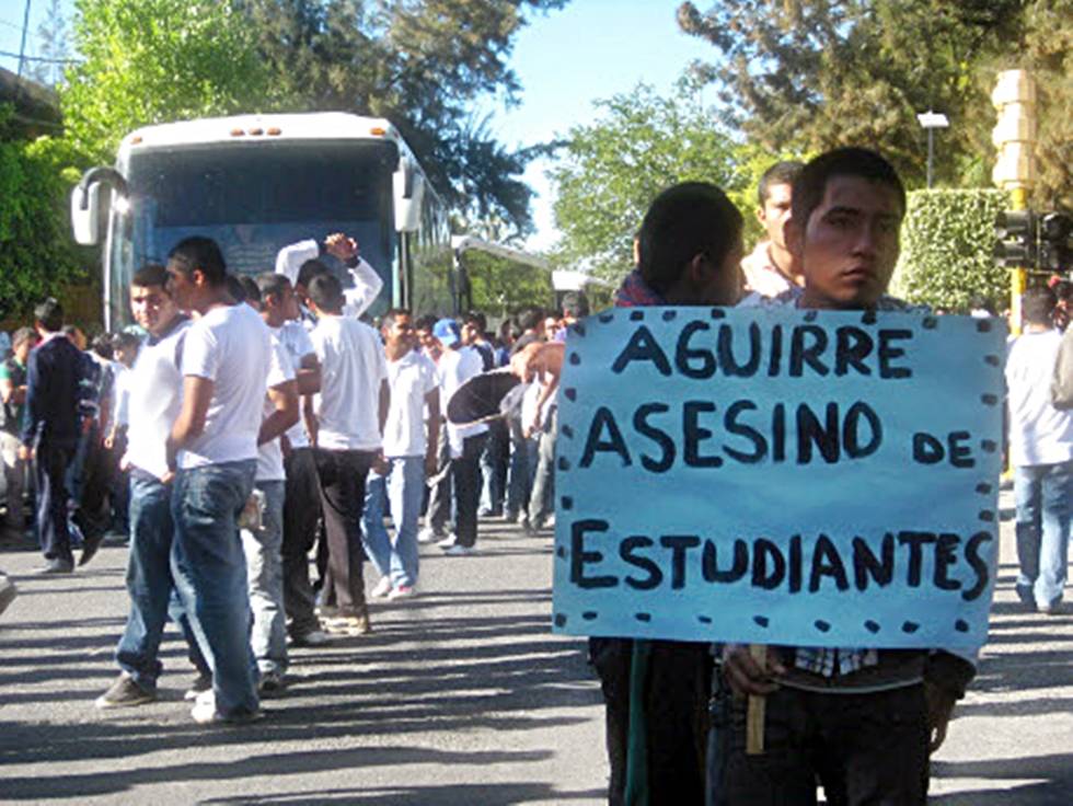 Ayotzinapa hundida en el fango de la política