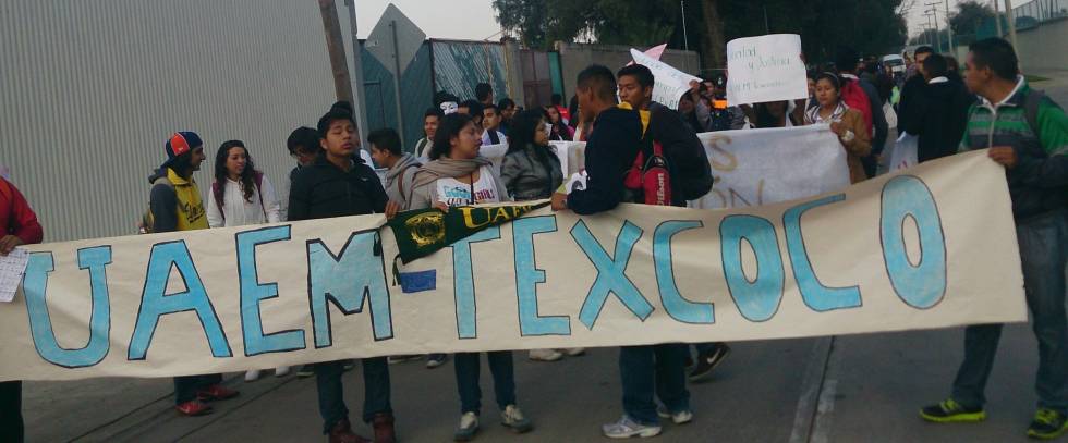 Universitarios de la UAEM se solidarizan con Ayotzinapa