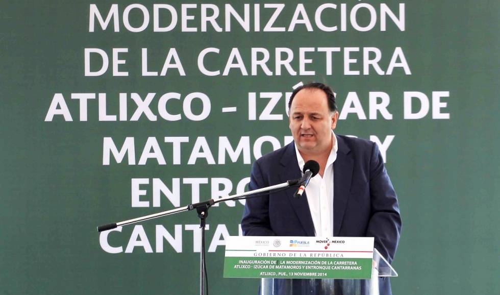 Raúl Murrieta Cummings inaugura modernización de carretera
