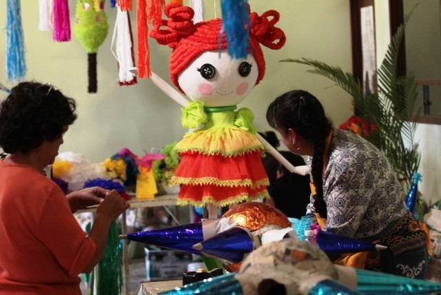 “Dale, dale, dale…” a la feria de la Piñata en Zumpango