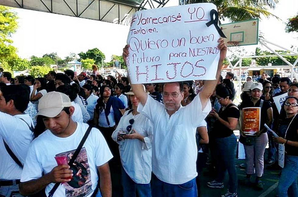 Se movilizan en todo el país por normalistas de Ayotzinapa 